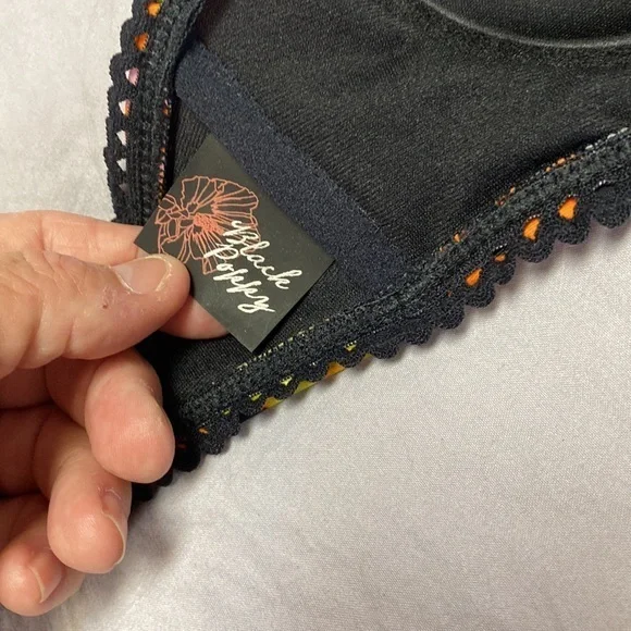 Bikini - Picture 8 of 10